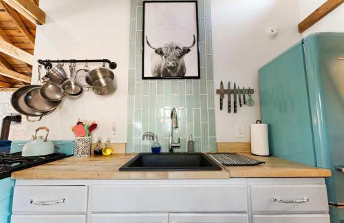 Perfect Couples Cabin Fireplace Firepit & Wine Nearby - Foto 11