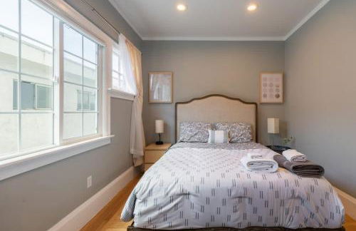 Oak Manor - Chic & Stylish 2BR Apartment Retreat - Photo 49