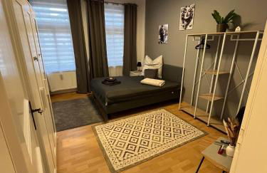 Best Preis Stadtperle 1- Stadtzentrum Wittenberge Modernes Ambiente max 3 Personen Einzelzimmer voll ausgestattet mit MagentaTV, WLAN, Waschmaschine - Foto 1