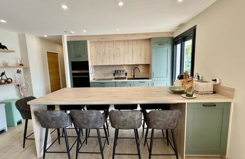 La Maison du Lac sleeps 10 and has air conditioning - Foto 13