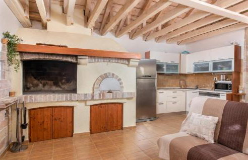 Amazing Home In Najevi With Wifi - Photo 19