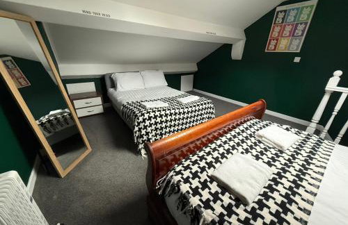 61 Moorfields city centre apartment sleeps 10 - Photo 29