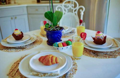 Elegant 4BR Home Guest House Private Yard - Foto 44