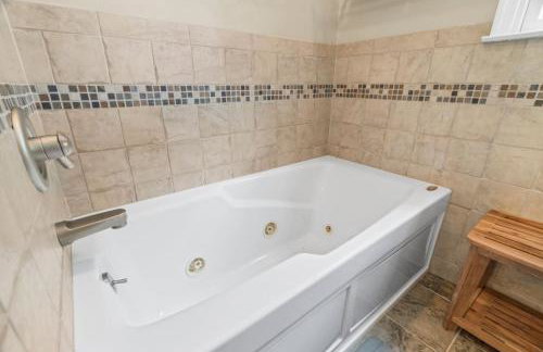 Pine Cove Retreat - 4BR - Pool - Foto 36