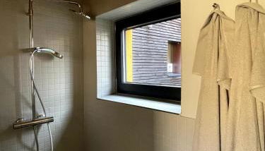 Idyllisches Landhaus Taucha mit Gartenzugang - Foto 3, Shower