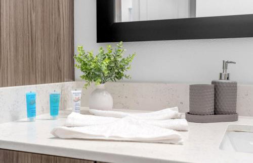 Beach Bliss Modern 3 Bed Oasis Mins from Shore - Foto 24