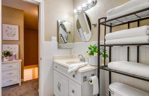 College Station Gem with Pool Access Near University - Foto 19