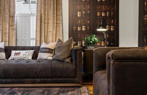 Bourbon-themed home w arcade & hot tub for groups - Foto 26