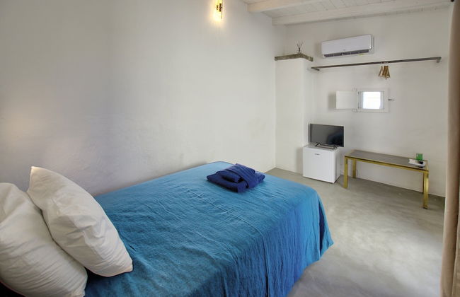 Lovely 70s Style Patio and Terrace - Photo 4