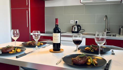 RedLounge - Appartement avec Piscine et Jardin - Foto 3, stove, minibar