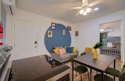 Heart of Houston - 8-BD 4-BA with Yard - Photo 31