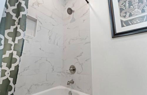 Mid-City 4BR w Pool & Balcony Near Streetcar & FQ - Foto 17