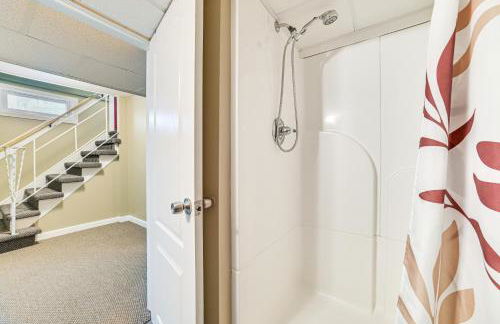 Walk to Lake Huron Beaches Home with Fire Pit! - Foto 22