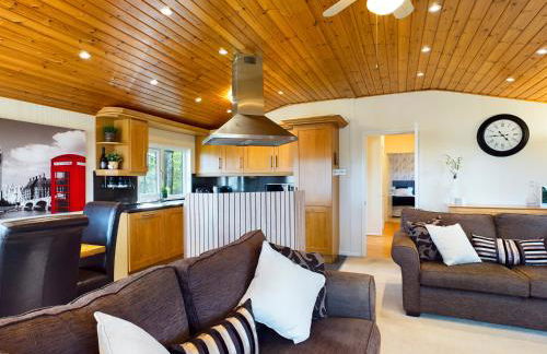 3 Bedroom Lakeview Lodge - Ensuite & Balcony Deck - Foto 23