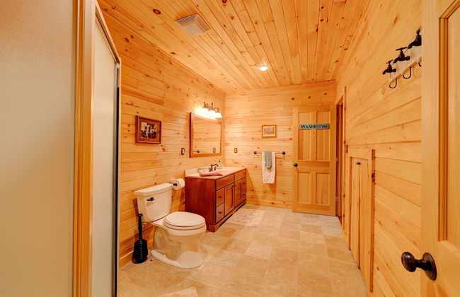 Mount Snow Cabin with Private Hot Tub by RedAwning - Foto 23