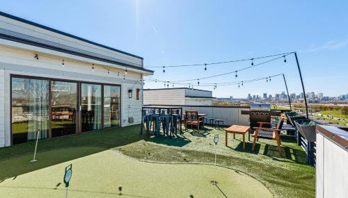 Jack Daniels House with Rooftop Golf, City views! 8min to Whiskey Row! Sleeps 10! - Foto 4