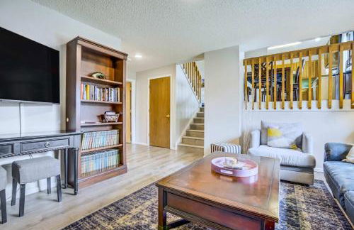 Witches Hollow Pet-Friendly Retreat Near Airport - Foto 27