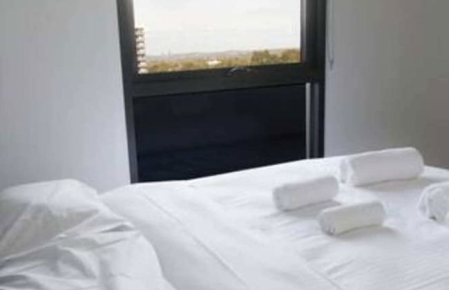 New Spacious 2 Bedroom With Gorgeous City Views - Foto 4