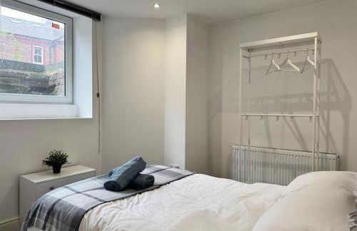 3BD Modern Home with Free Private Parking - Foto 10