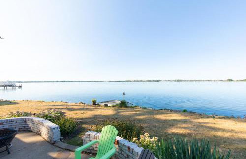 4 Bedroom Lakefront Home with Private Beach on Cedar Point Chaussee - Photo 5