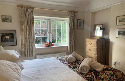 Hollyhocks Cottage surrounded by beautiful Cornish countryside. - Foto 21