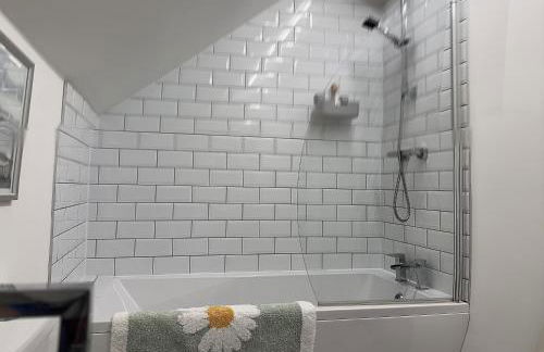 Beautiful, spacious 3 bed Brixham apartment - Photo 24