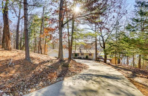 Family Home with Private Dock on Lake of the Ozarks! - Foto 3