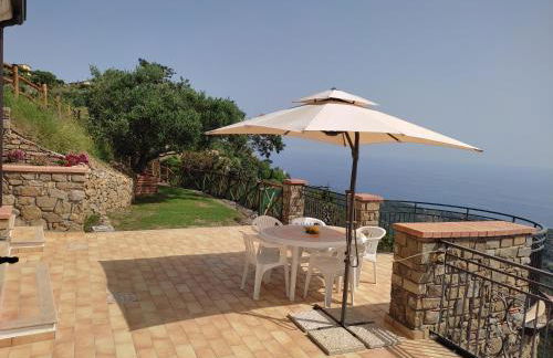 Il Ciuffo: ampia casa panoramica con parcheggio. - Foto 1