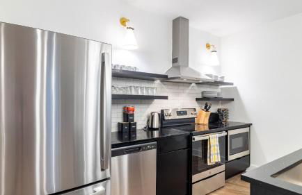 Dual Bachelor Pads w/ Rooftop Lounge & Games Sleeps 26 5 Min to Broadway - Foto 25