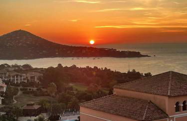 Huuummm c'est là ! Beau T2 Cap Estèrel Village avec Clim ! - Foto 3