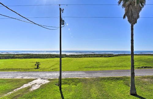 Oceanfront Sargent Beach Home with Dock! - Foto 28
