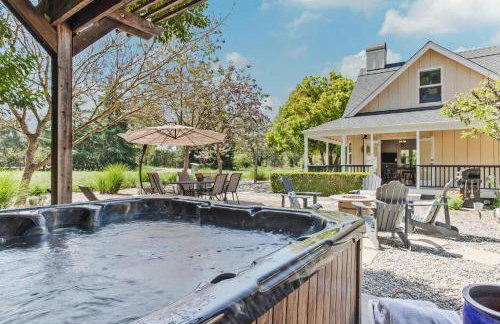 Charming 4BR Wine Country Getaway with Spa & Firepit - Foto 1