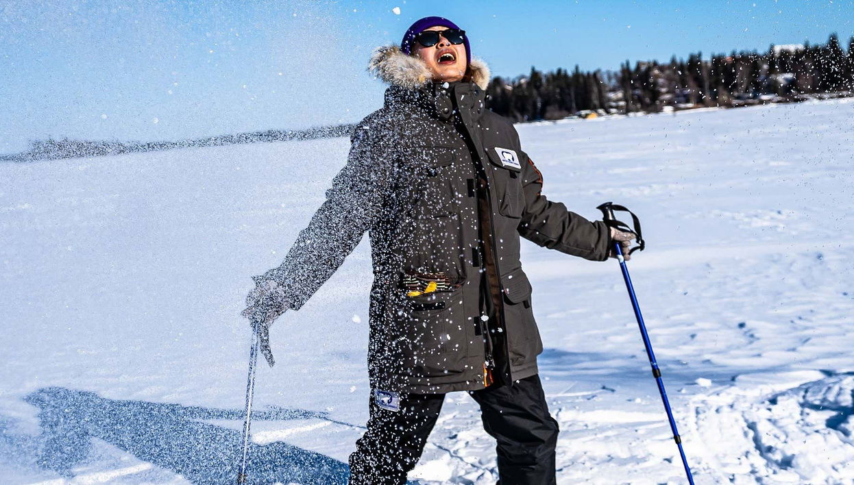 Passeio com raquetes de neve pelo Great Slave Lake