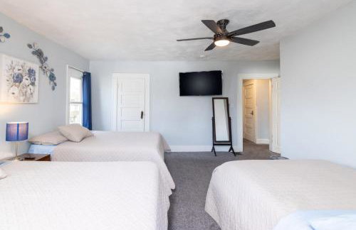 5 Bedroom 3200 Sq Ft House for Downtown Travelers - Photo 35