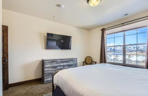 Private Hot Tub, Close to Resorts - Private Hot Tub - Close to PC, Mountain Mansion Family Getaway - Photo 24