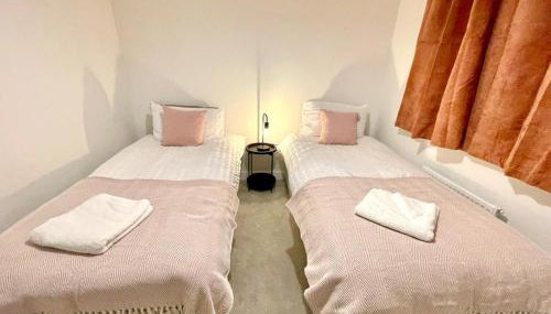 Churchill House 3 Bedroom Sleeps 6 Free Parking - Foto 3