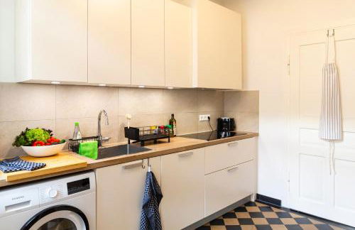 Charaktervolle 122qm Altbau-Ferienwohnung mit Stuck, viel Platz für Familien & Gruppen bis zu 8 Personen, Parkplatz inklusive - Photo 10