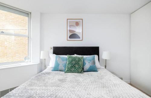 Perfect One Bed in Green Park Station - Photo 15