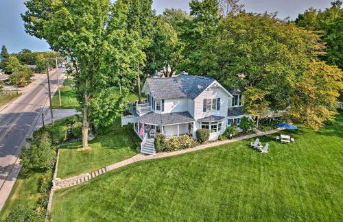 Elegant 1905 Home Steps to Torch Lake and Dtwn - Foto 1