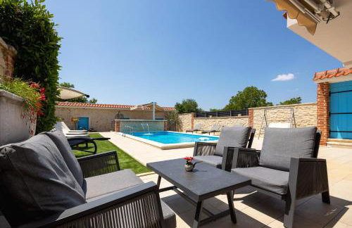 Villa Vision with Heated Pool & Jacuzzi in Sestanovac - Foto 50