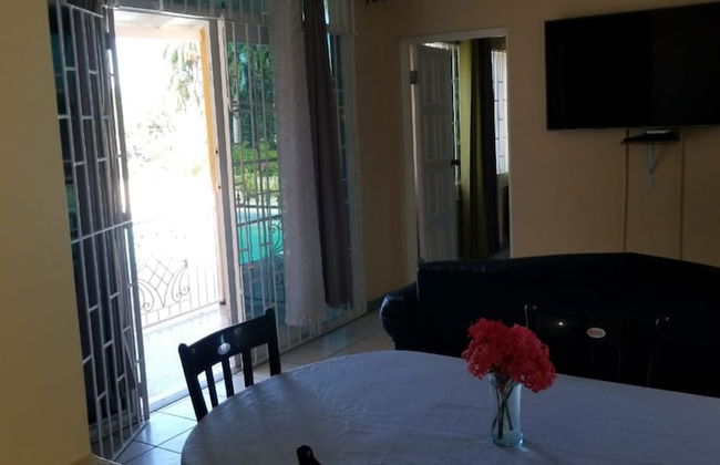 Holiday House at Villa Montego - Photo 22