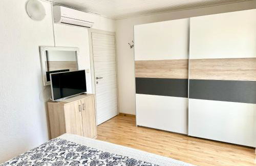 Spacious villa for 10 with a big private pool - Photo 27