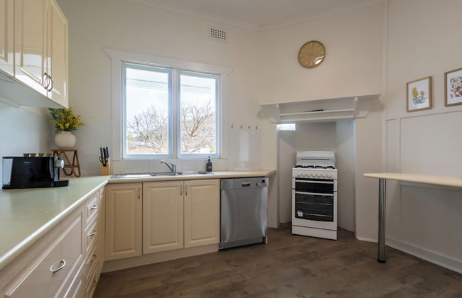 Bay Vista Cottage by the BnB Collection - Photo 12