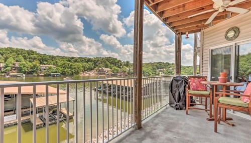 Lake and Poolside Fun! Water-View Camdenton Condo - Foto 2