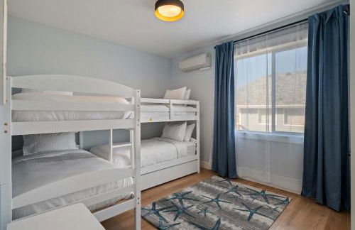 Brand-New Beach Retreat Hot Tub Sleeps 13 - Foto 30