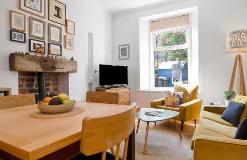 Cozy with Character Vibrant Cottage Style Flat at Leith Links Park - Photo 14