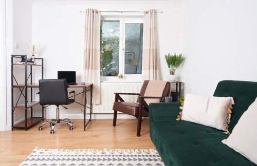 3 Bedroom Home in Central Milton Keynes - Photo 5