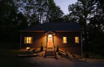 Modern 2 BD cabin with hot tub & Games & Central Loc - Foto 21