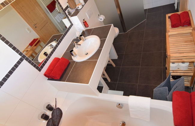 Pleasant Holiday Home With View - Foto 7