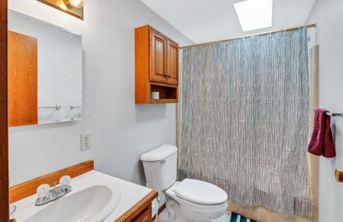 Chandler Hill Base Camp - Enjoy A Nature Getaway in this Rustic Home in the Mountains, 10 minutes from Sunday River Ski Mountain! home - Foto 18